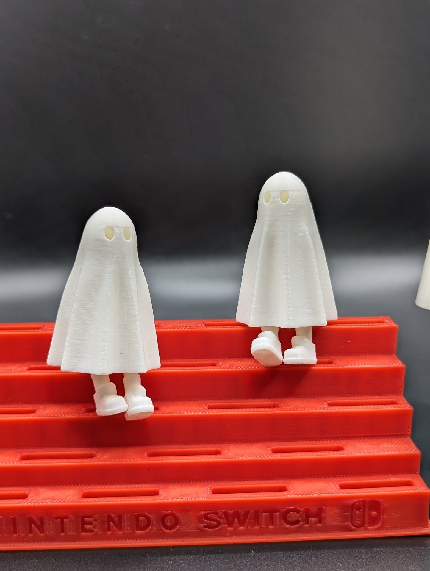 Ghostly Giggle - The Ghost with Articulating Feet
